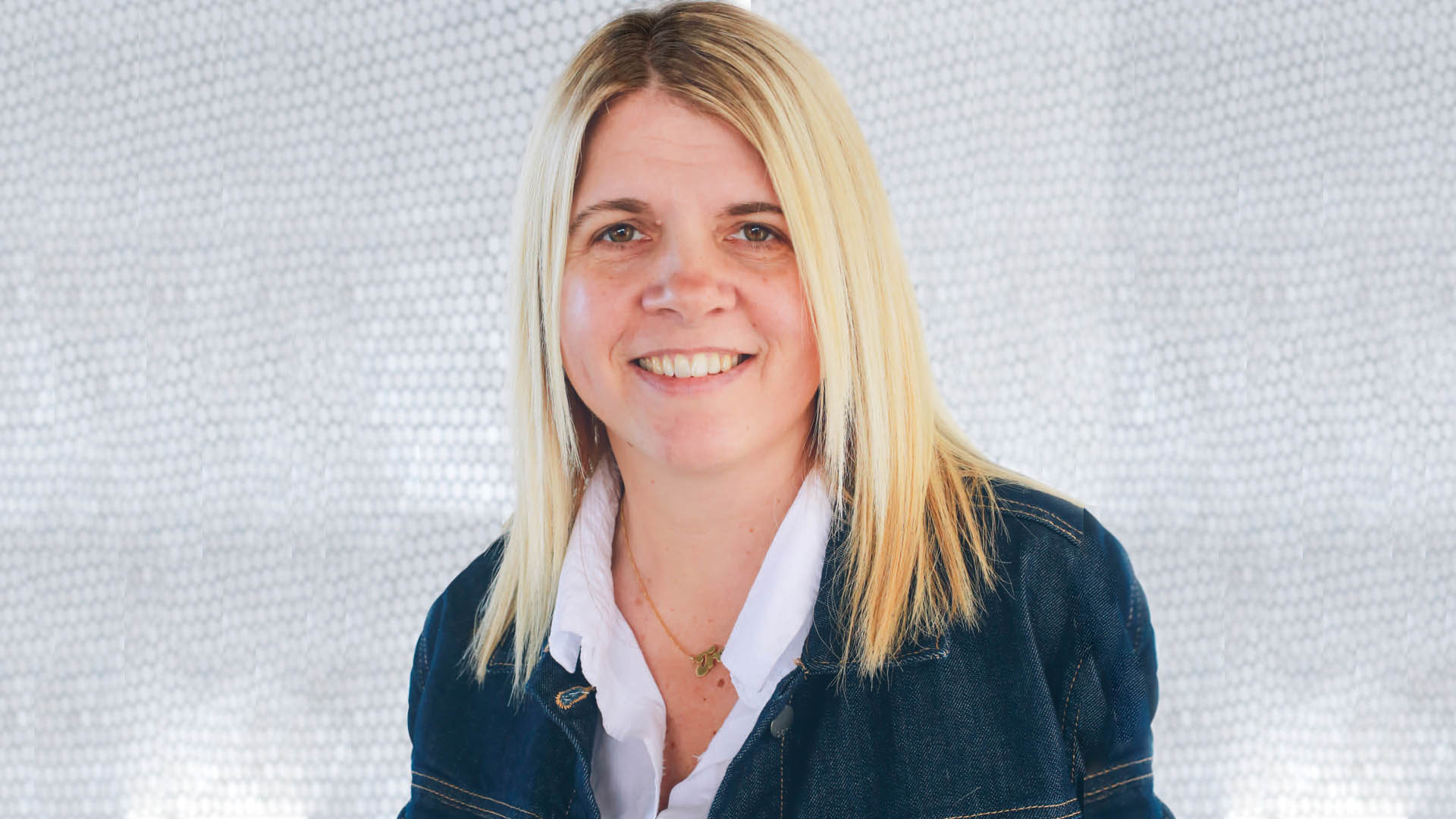 Podcast How Tracey Hicks Makes "All Things" Awesome for Agents!