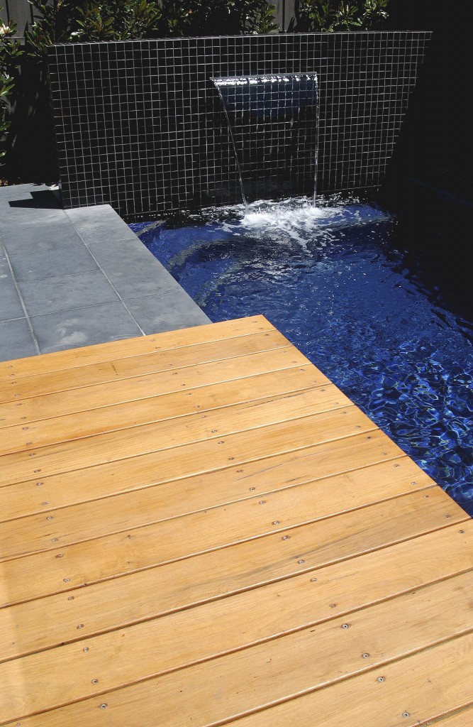 Stringybark Decking 140x22mm Random Length Timber & Rose