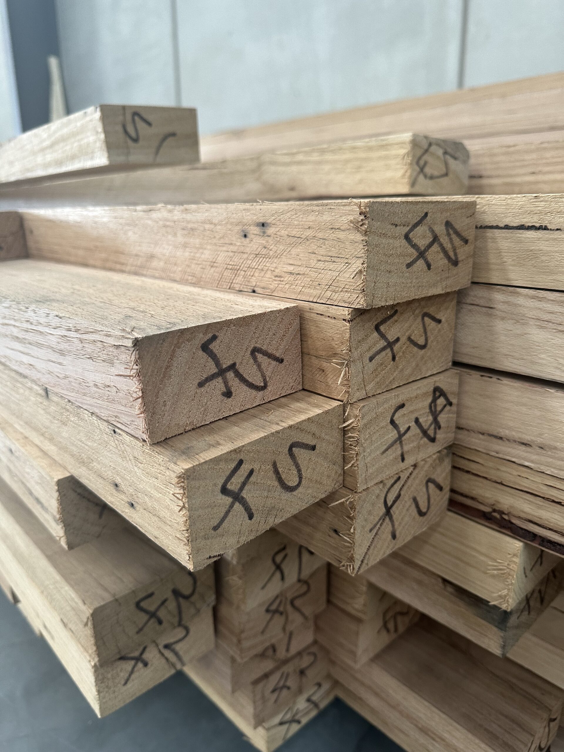 F17 KD Hardwood Furniture Grade 90x45 Timber Central