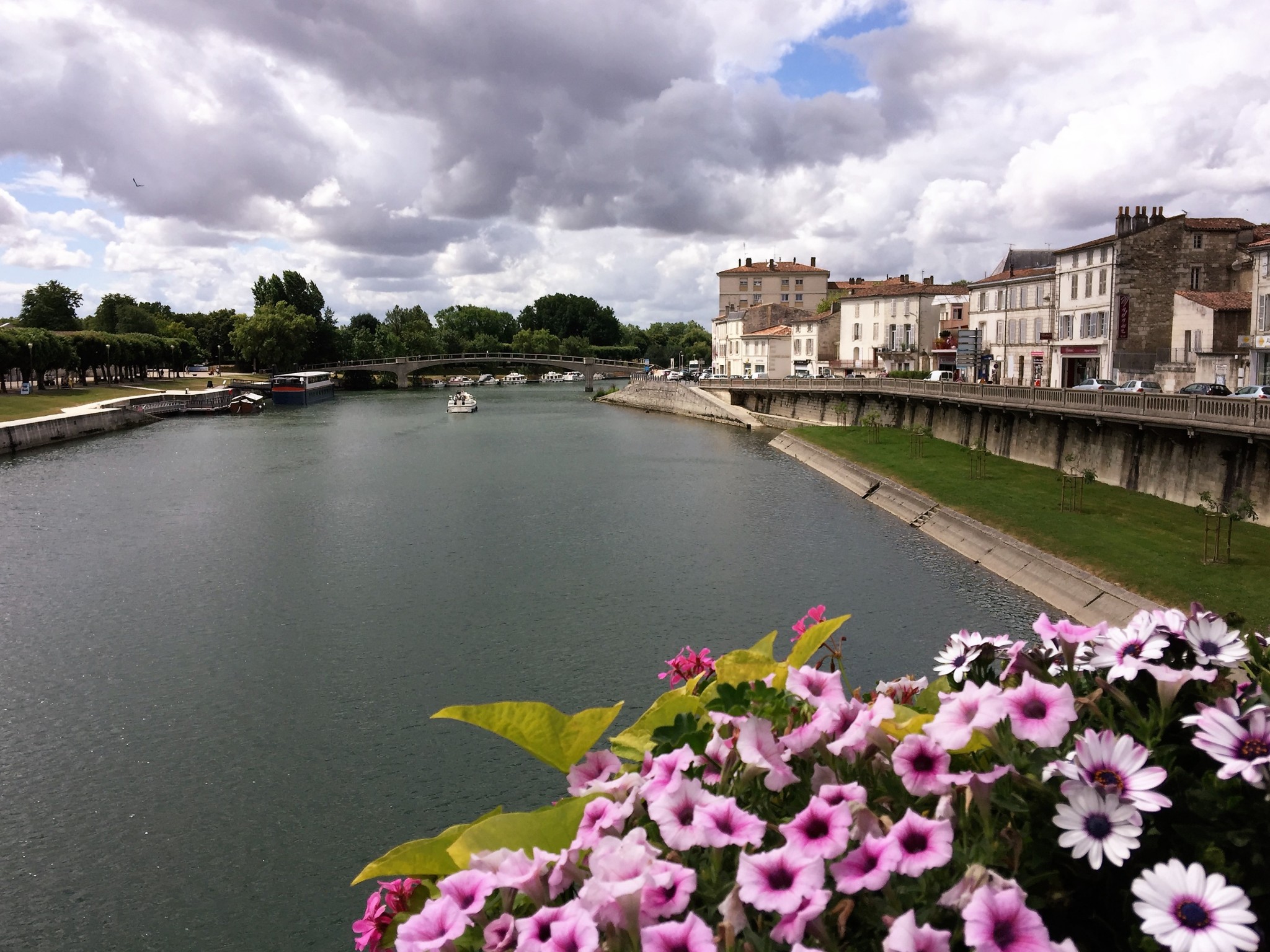 promenade dans Saintes, entre les 2 rives et image 360 de l'abbaye
