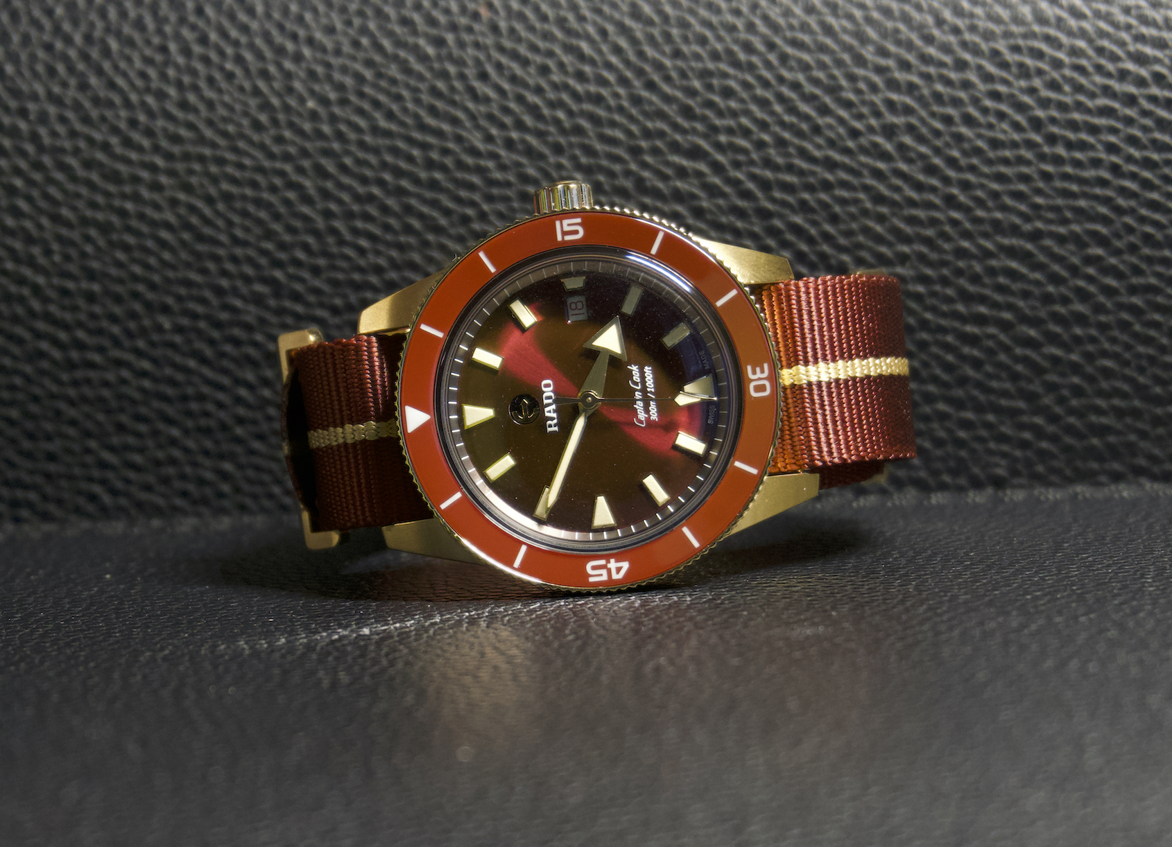 HANDSON the Rado Captain Cook Bronze Burgundy