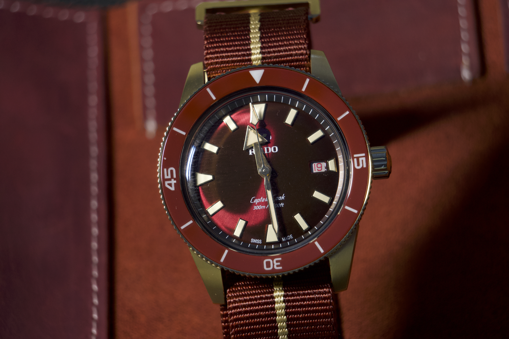 HANDSON the Rado Captain Cook Bronze Burgundy