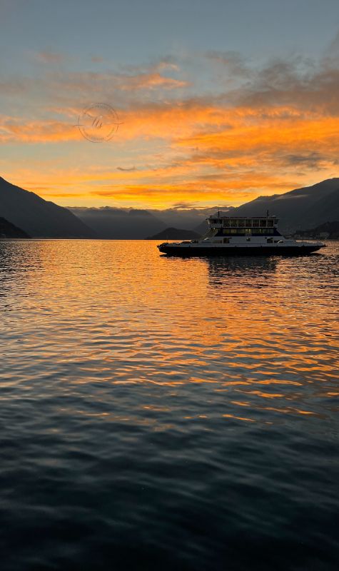 a beautiful sunset in Bellagio | Lake Como | timelesstravelsteps.com