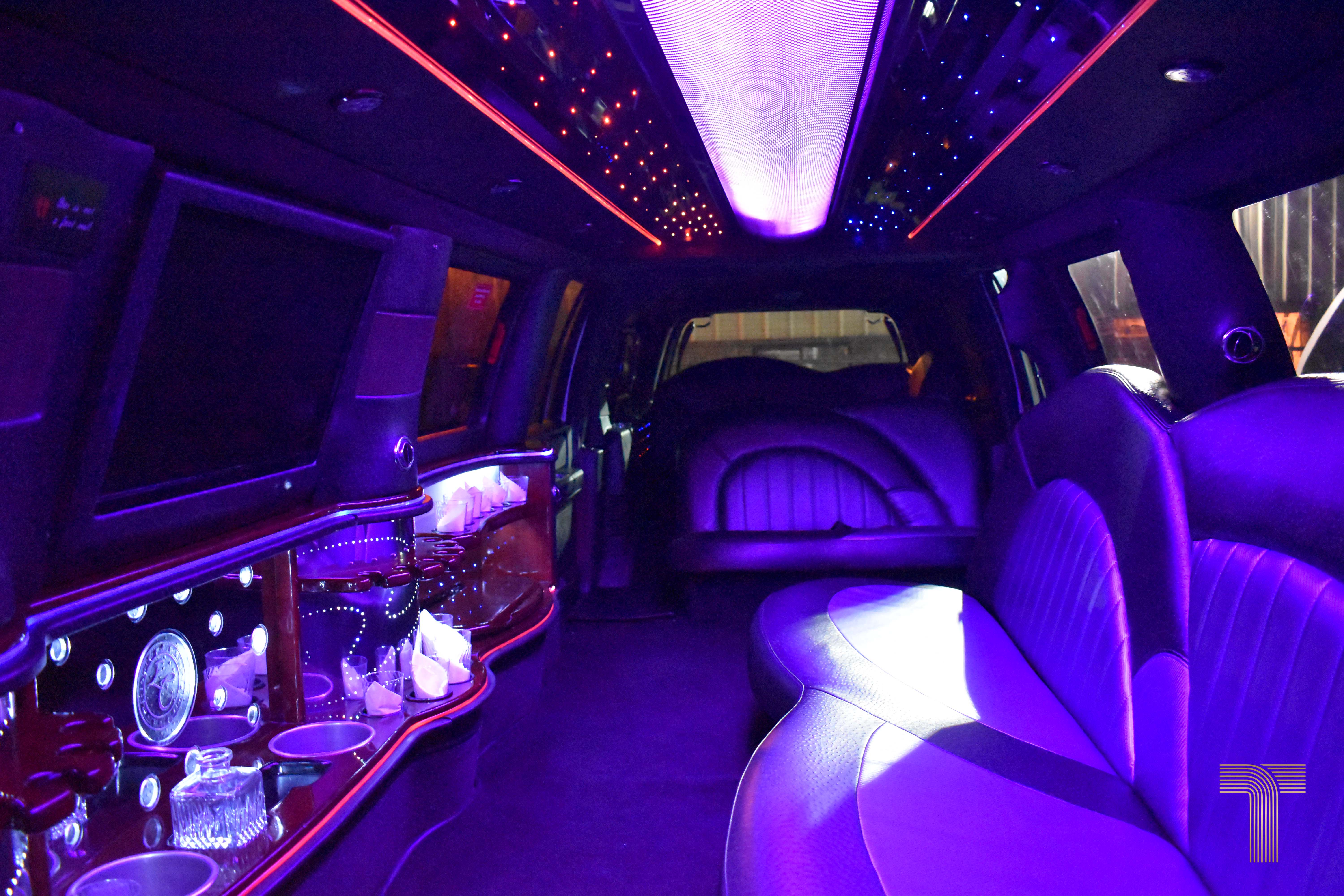 Lincoln Navigator Stretch SUV Time Limousine Service