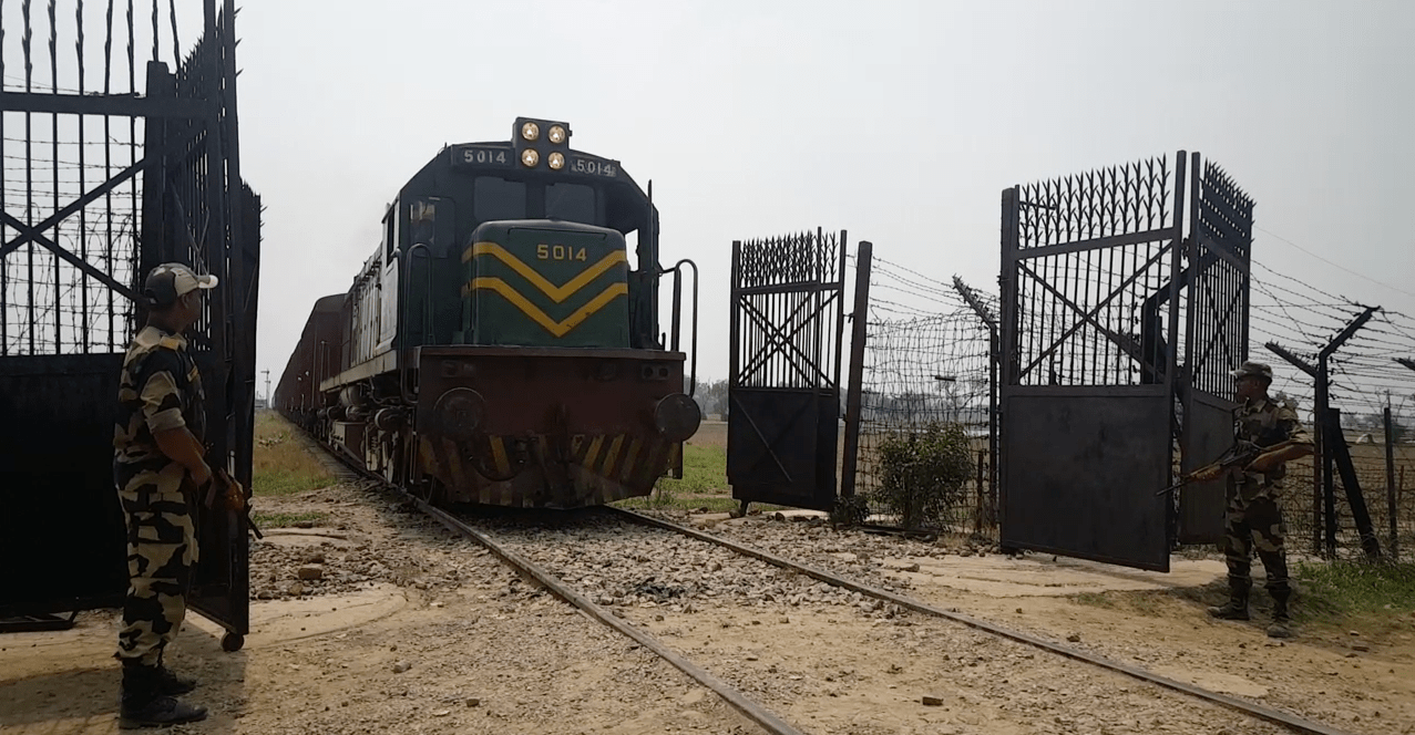 Train From Pakistan How The Bsf Escorts The Samjhauta Express Into