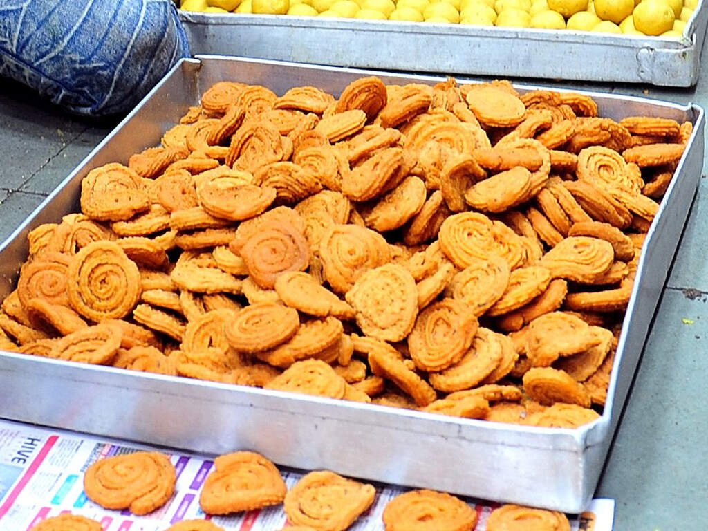 shivam bakery Biting the freshly baked biscuits Nagpur News Times