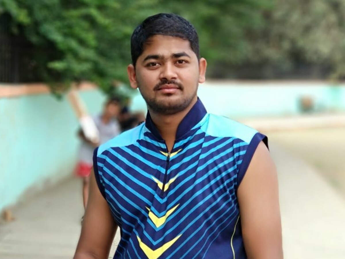 Cricketer suffers chest pain while playing, dies later MundNews