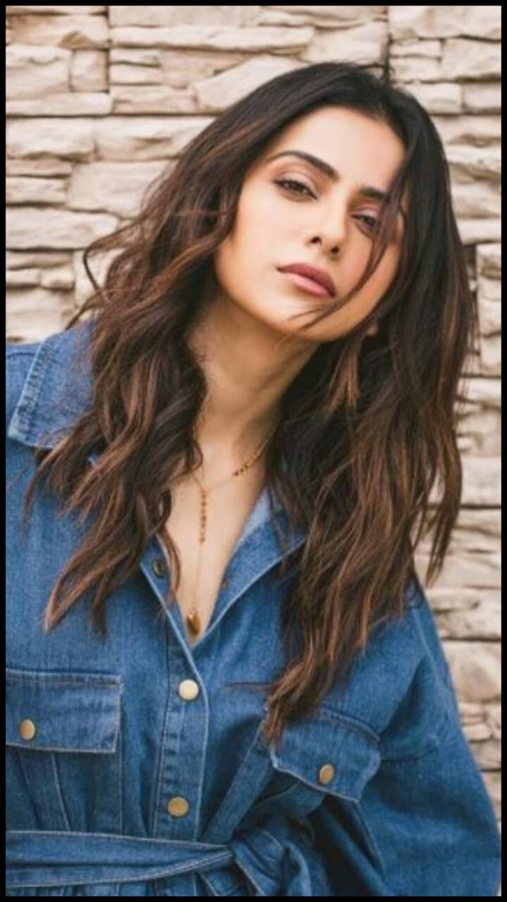 Stylish wardrobe of Rakul Preet Singh Index of Movie Reviews 