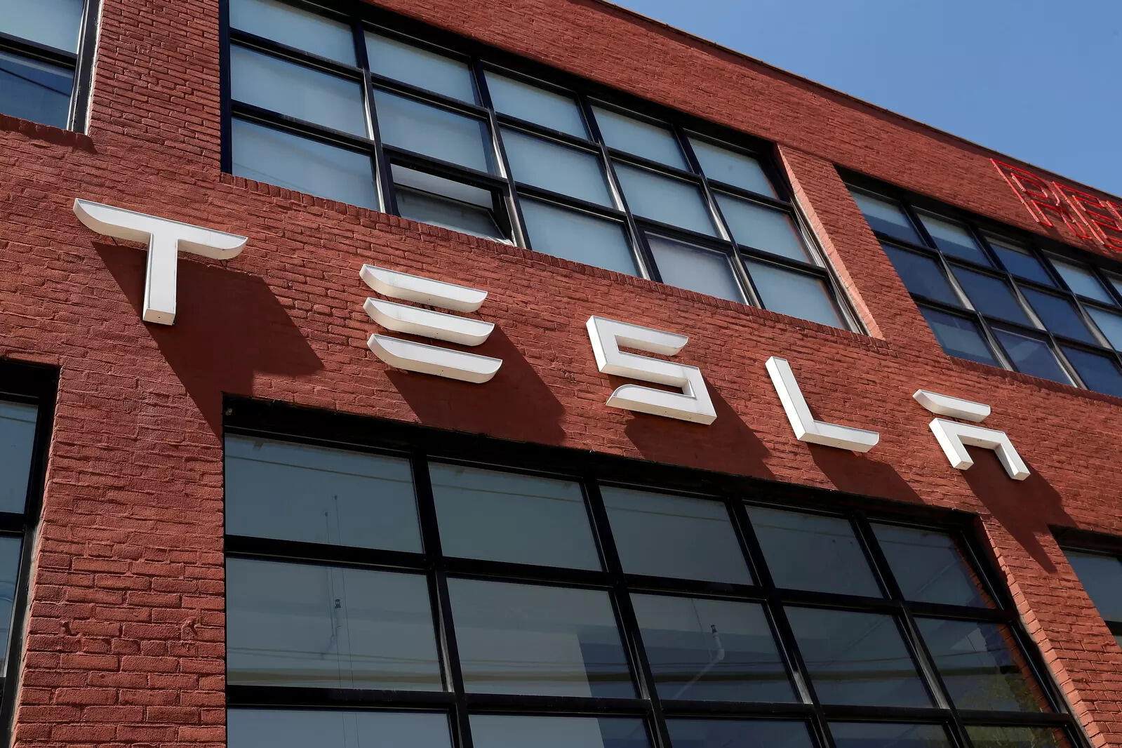 Tesla moving headquarters to Texas from California