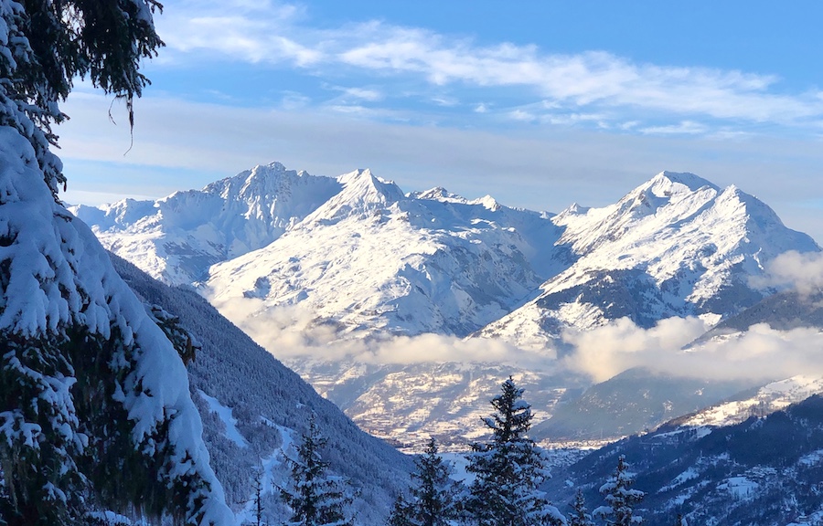 Enjoying the early snow in Sainte Foy Time to Ski