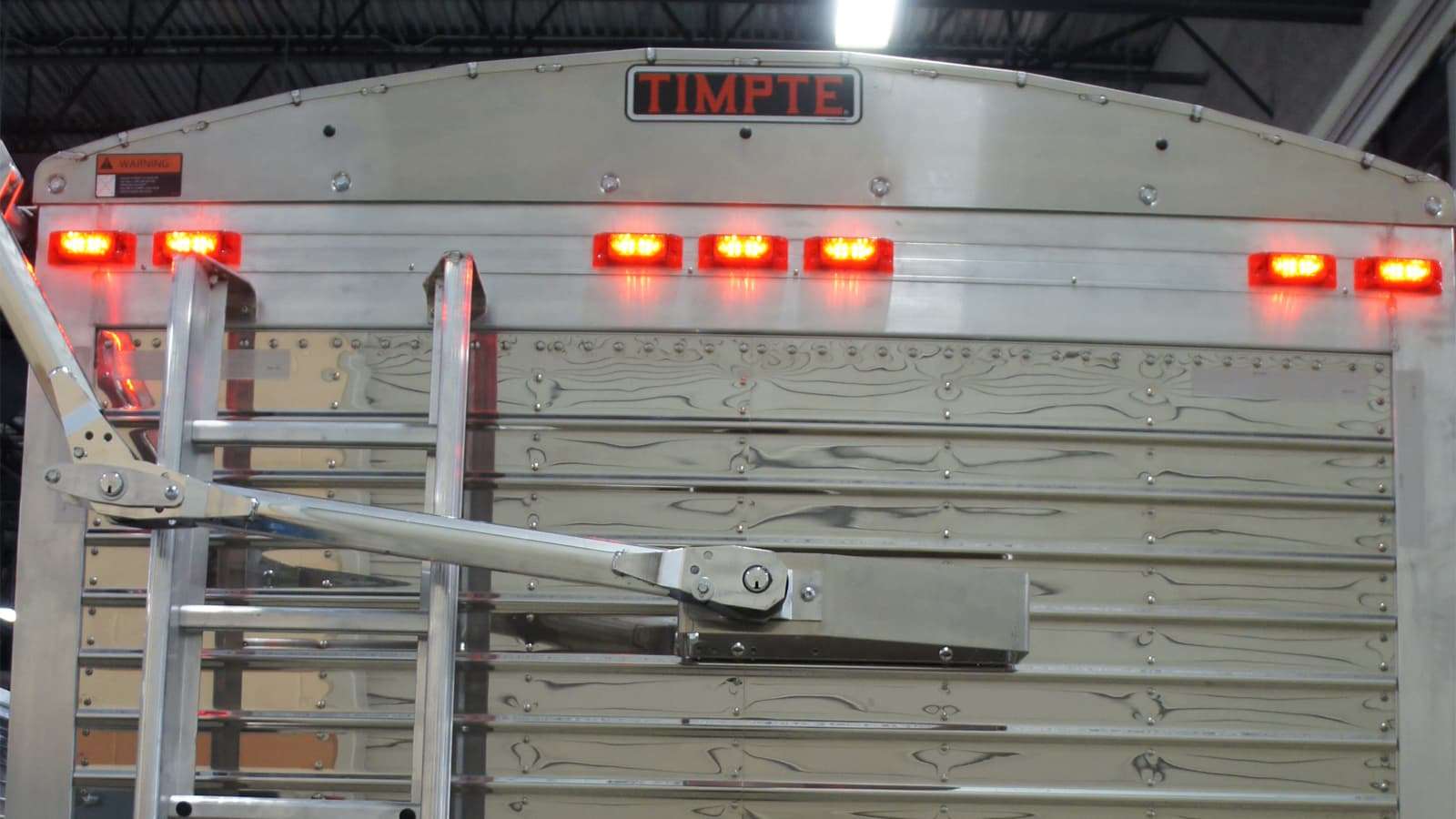 3_CustomOptionsLights_LED7RearHeader_1600x900 Timpte Trailers