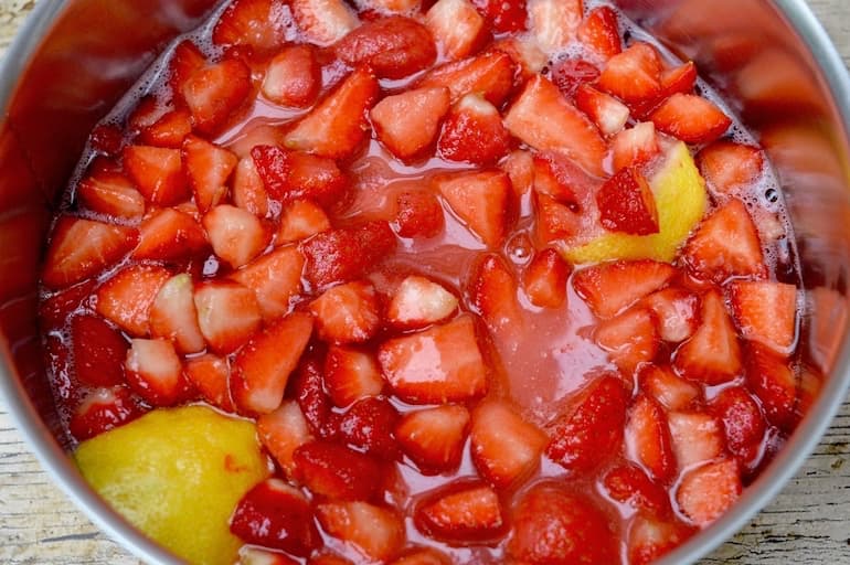 How to Sterilise Glass Jars, Bottles & Associated Lids Tin and Thyme