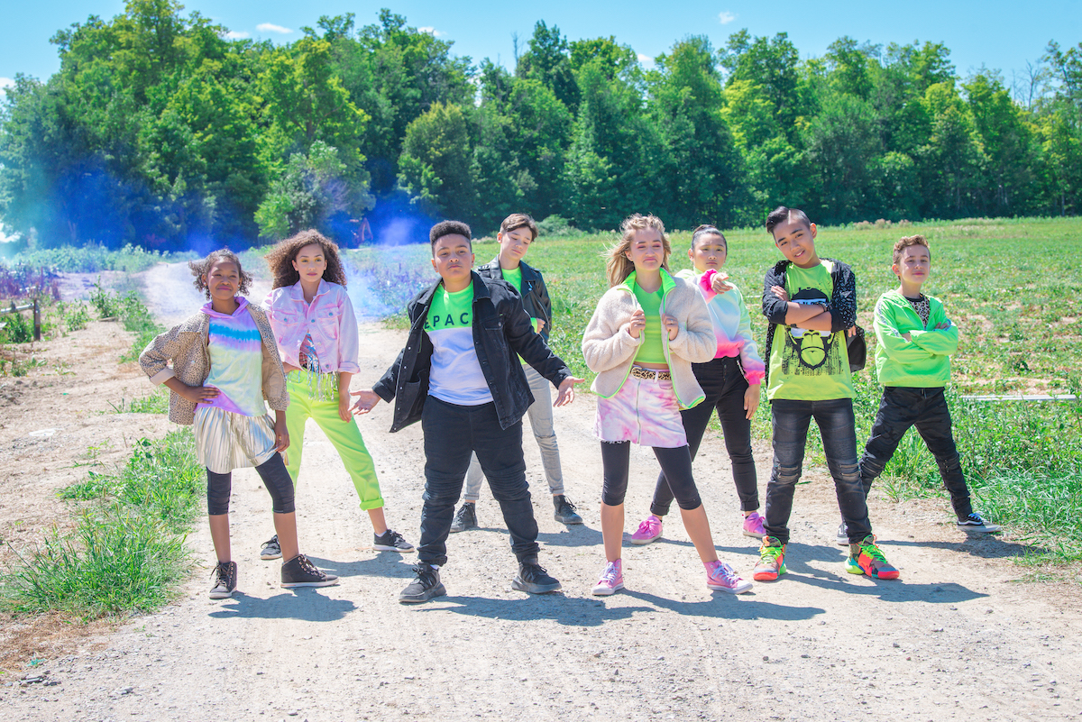 Mini Pop Kids Horse Around On Old Town Road Tinnitist