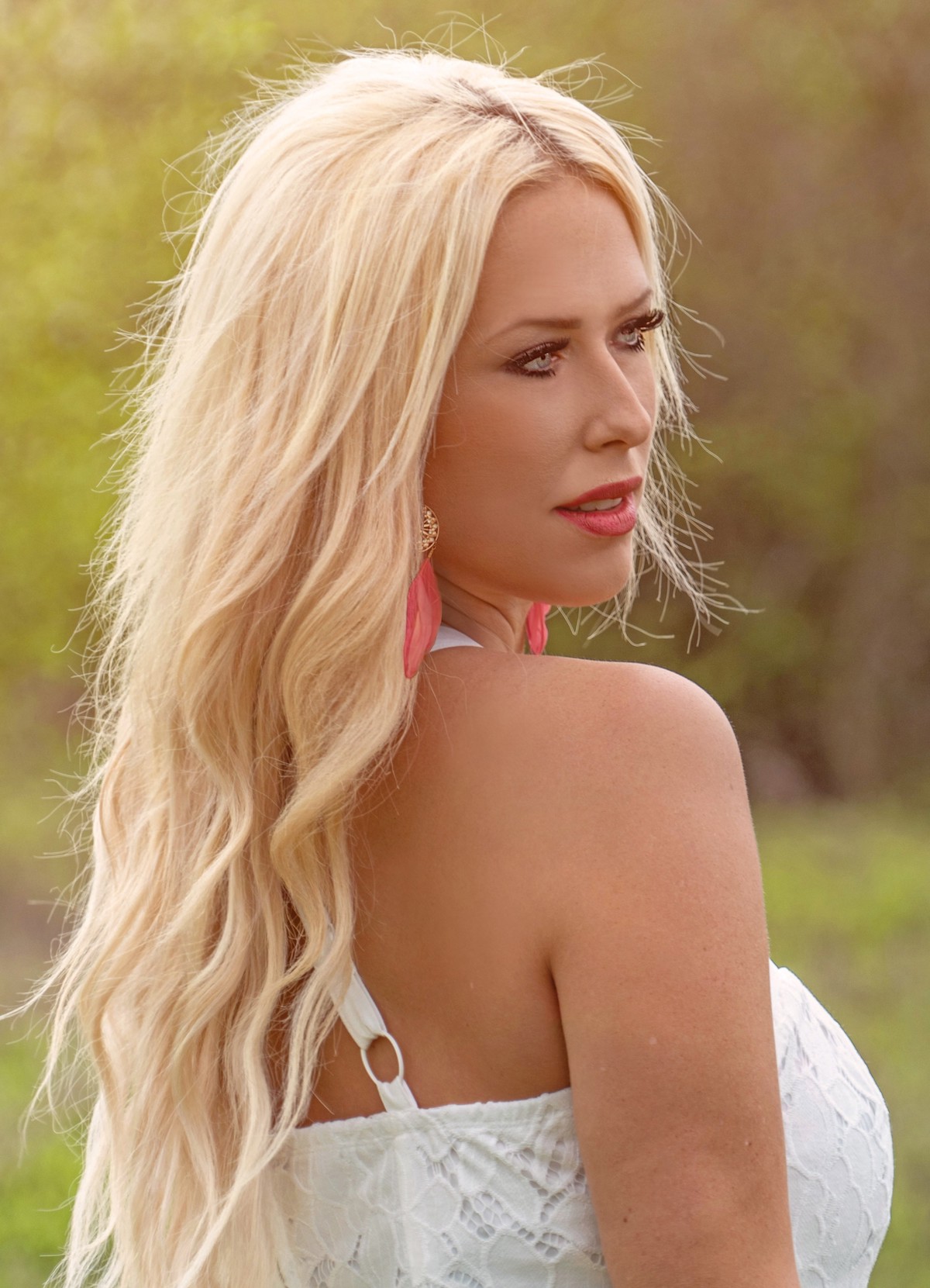 Alexis Taylor Is Cool With That In New Single and Video | Tinnitist