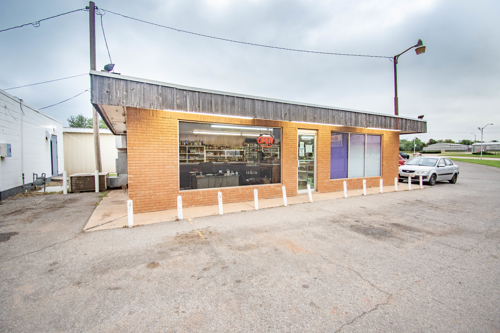 Retail Elk City, Oklahoma Tiny Commercial Spots