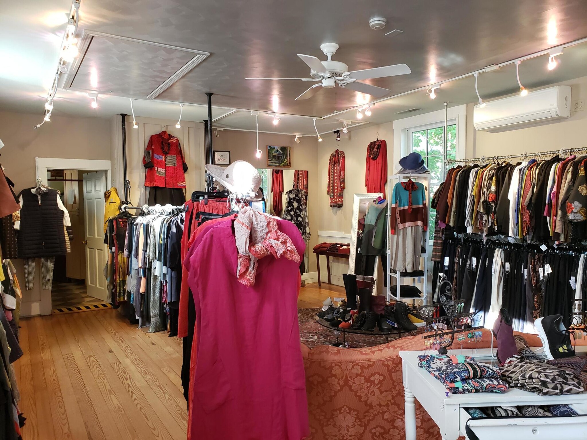 Retail Orleans, Massachusetts Tiny Commercial Spots