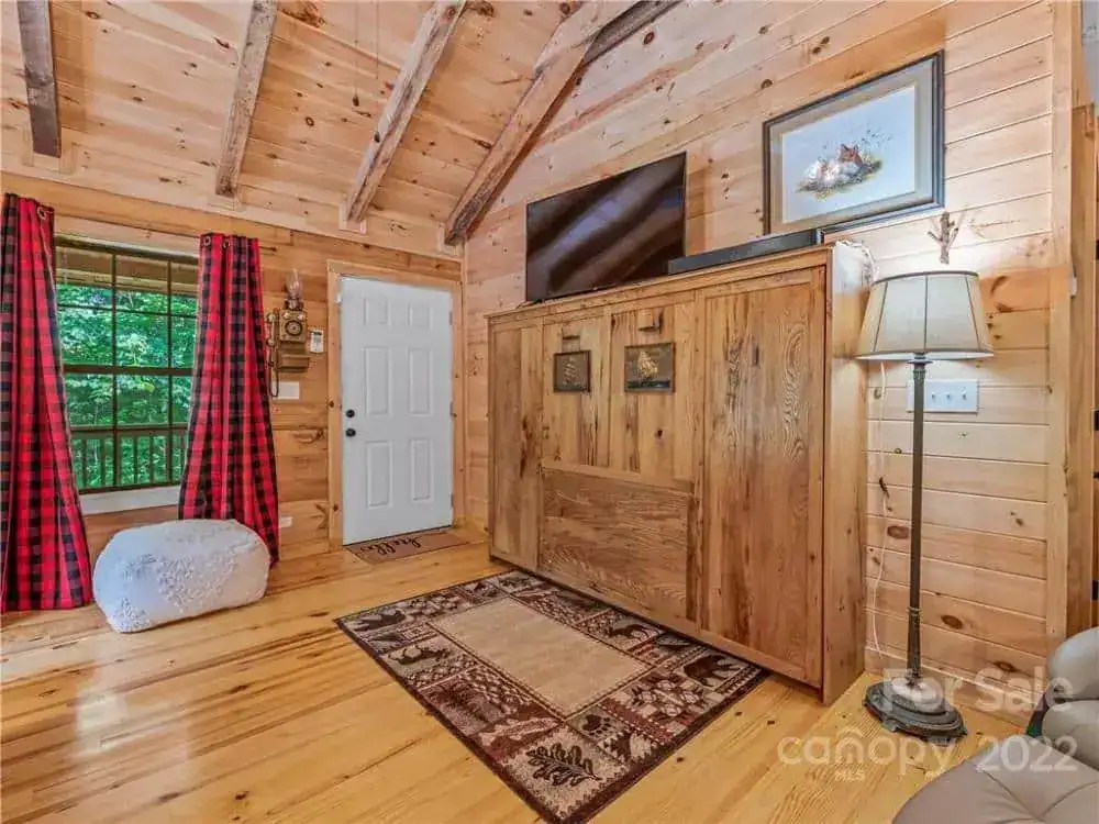 A Peaceful Log Cabin in Asheville, North Carolina
