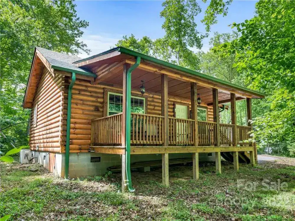 A Peaceful Log Cabin in Asheville, North Carolina