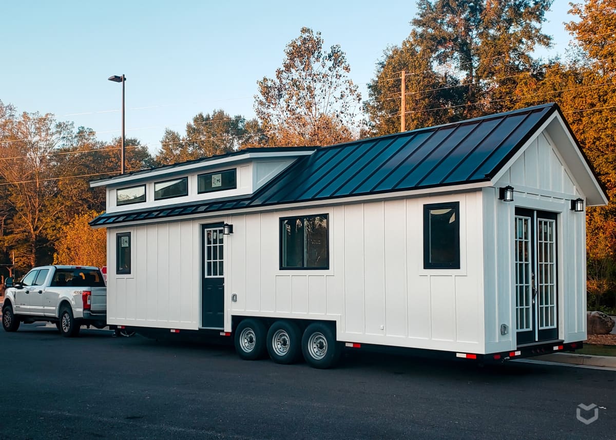 Main Floor Sleeping!! Beautiful 32' x 10' tiny house