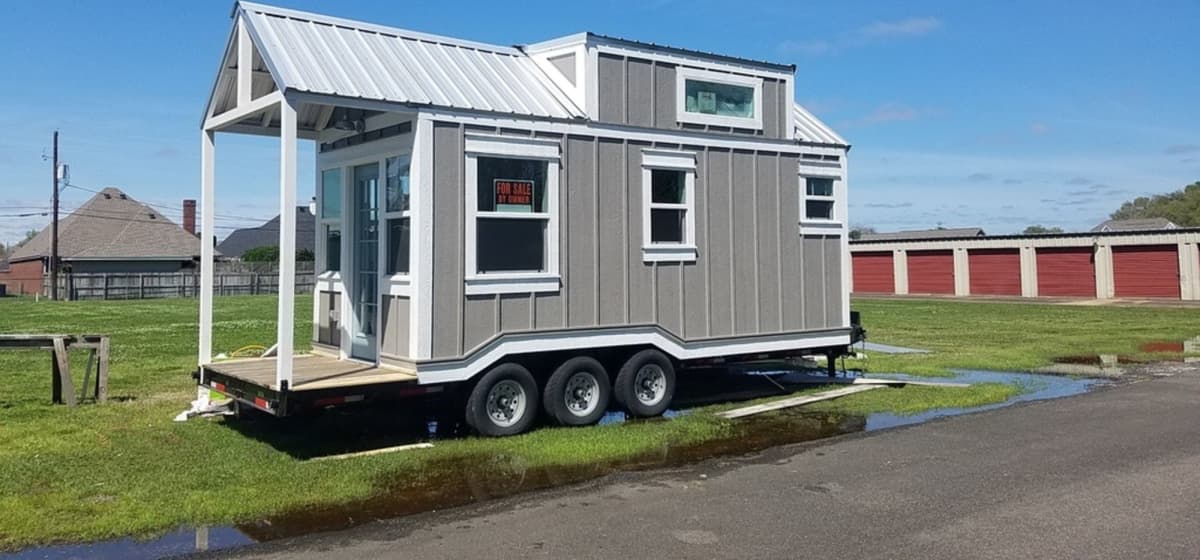 Cottage Tiny House! shiplap!