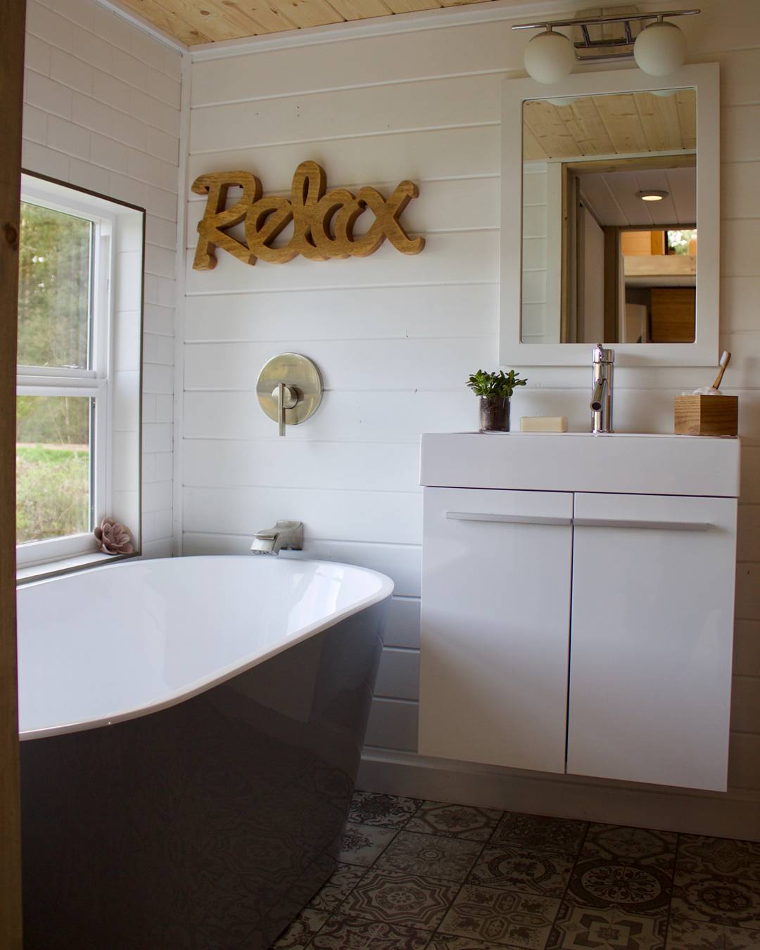 tinyheirloom Bathtub Tiny House Design