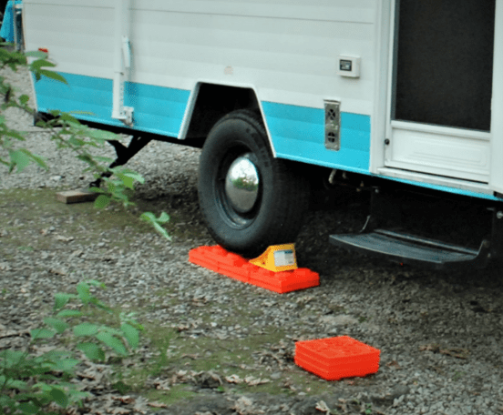 7 Practical RV Camper Leveling Systems – TinyHouseDesign
