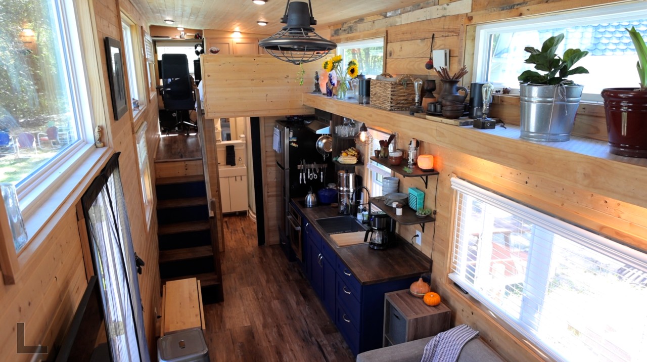 Tiny House Expedition Family of 4 in 3Bedroom Tiny House