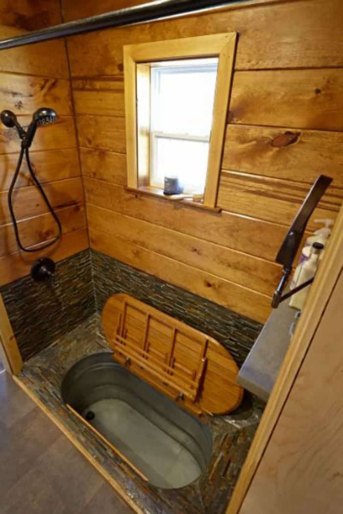 Tiny House With Bathtub Image to u
