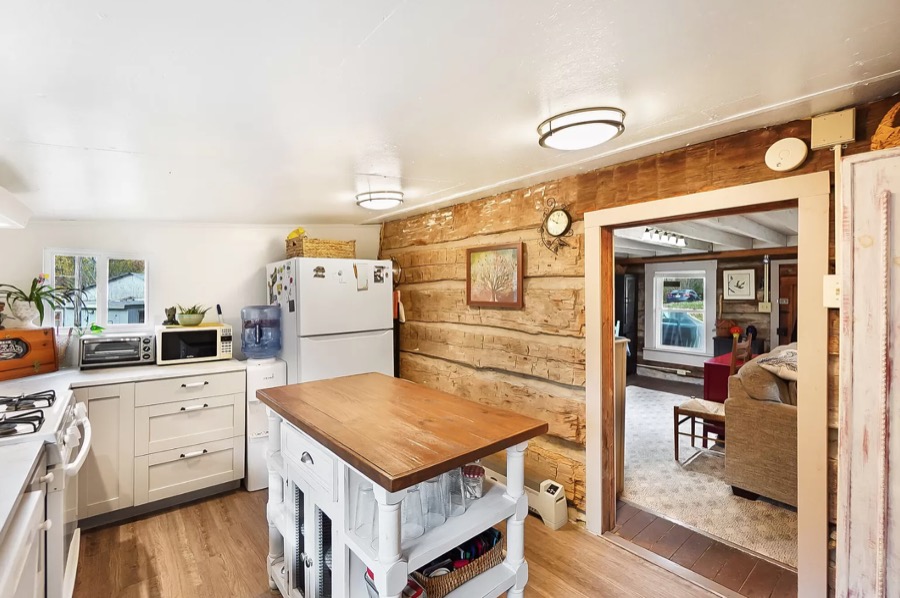 Kentucky Log Cabin on 5 Acres