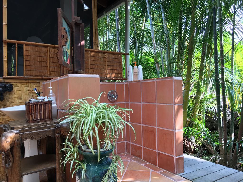 Captain Cook Tiny Island Getaway in Hawaii