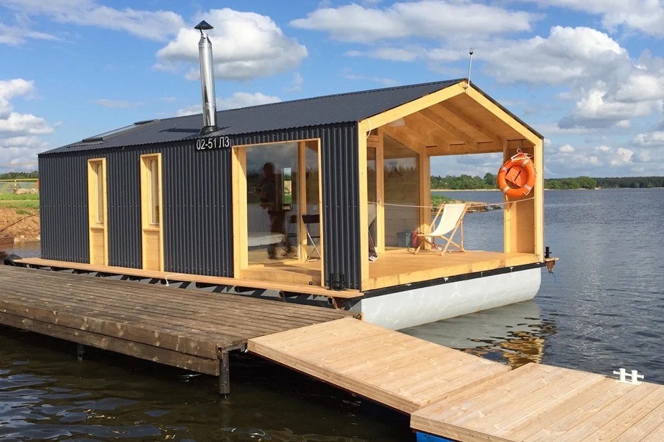 280 Sq. Ft. Modern Houseboat Cabin
