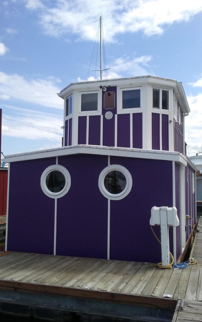 Floating Cottage in Portland