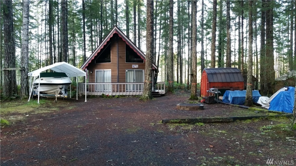 900 Sq. Ft. Cabin For Sale in Hoodsport, Washington