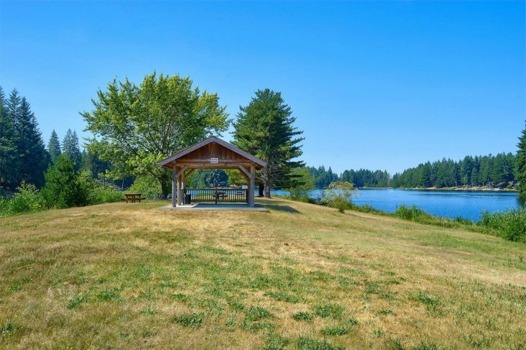 728 Sq. Ft. Cabin in Shelton, WA For Sale