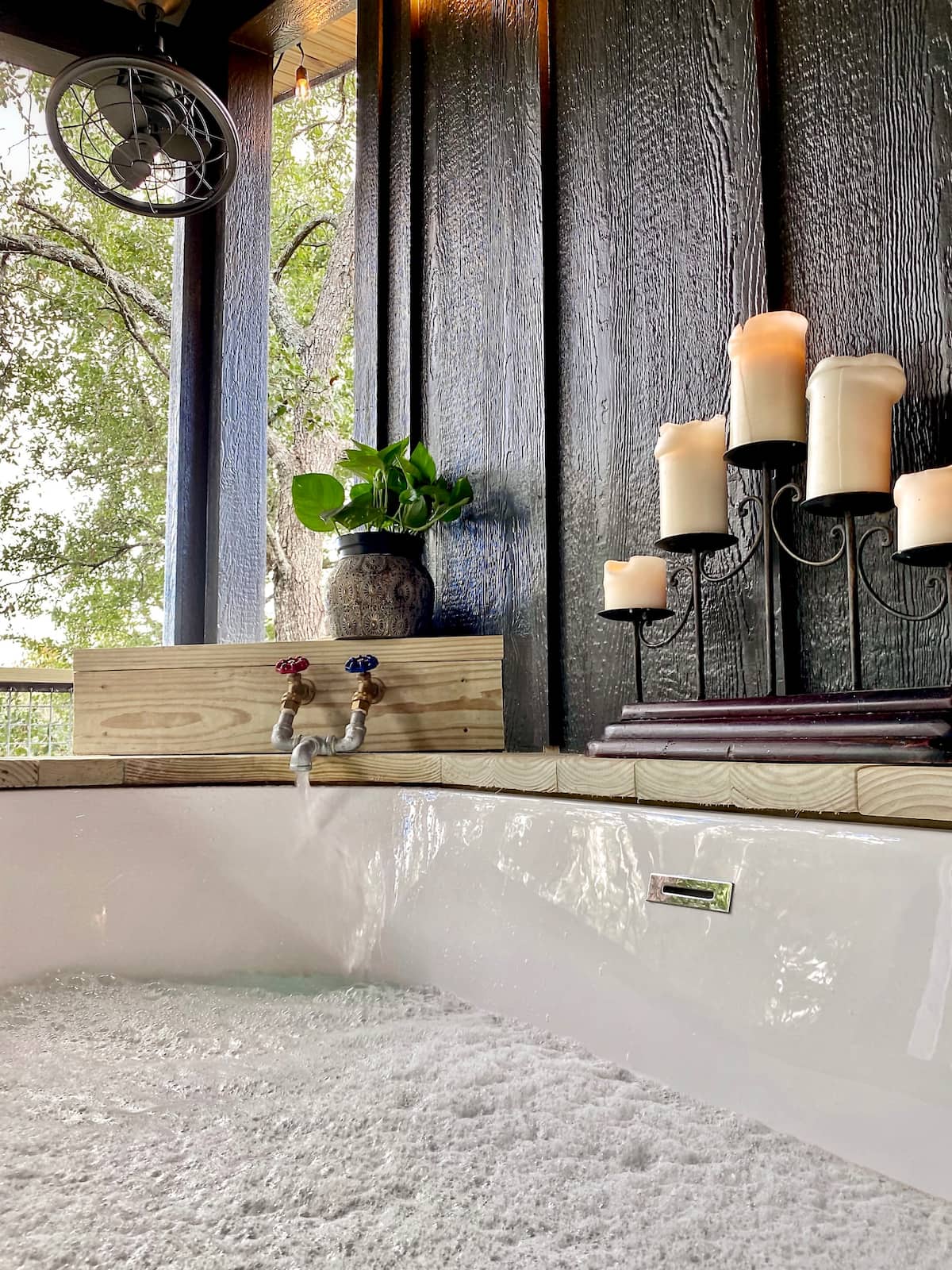 300 Sq. Ft. Leaf Treehouse at HoneyTree Farm