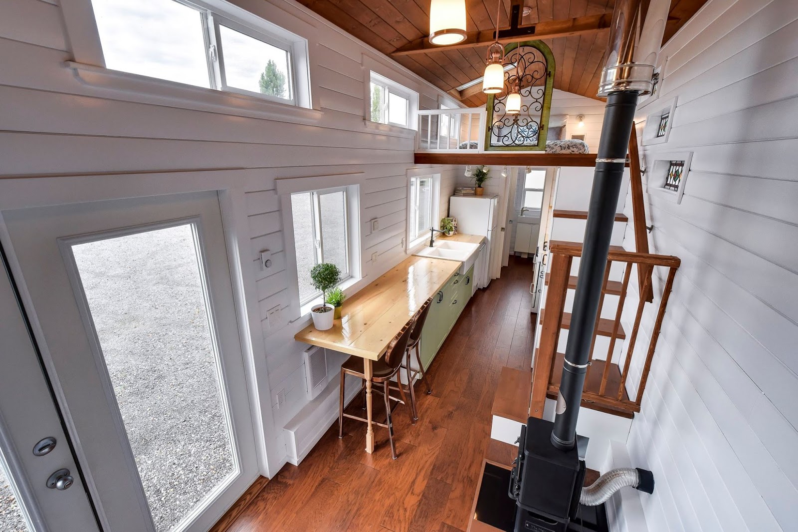 Beautiful 30' Mint Tiny Home on Wheels with Vaulted Ceilings!