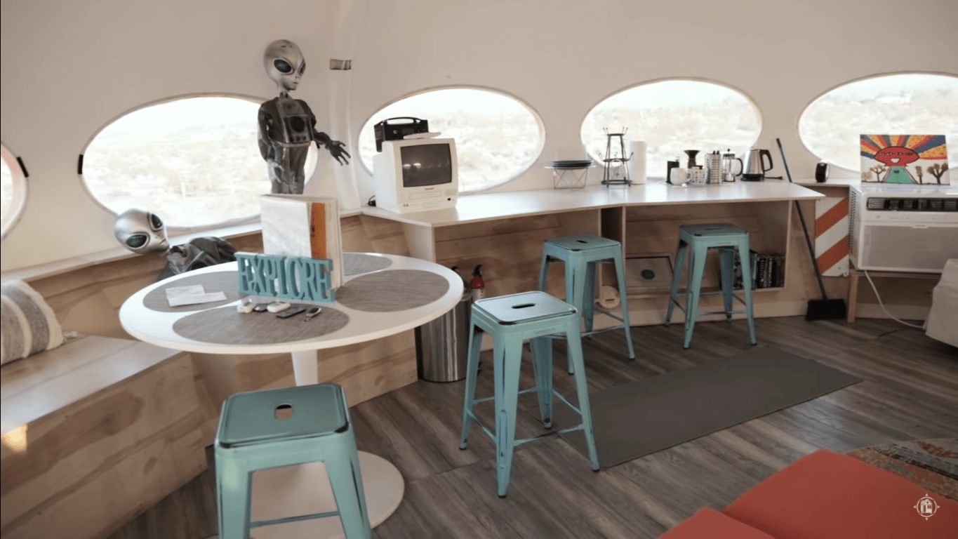 UFO Tiny House in Joshua Tree Area 55