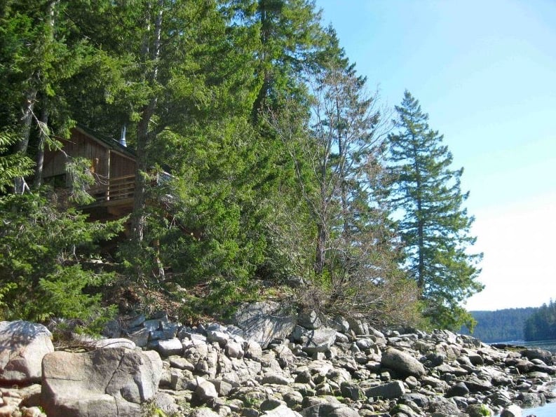 Waters Edge Tiny Cabin