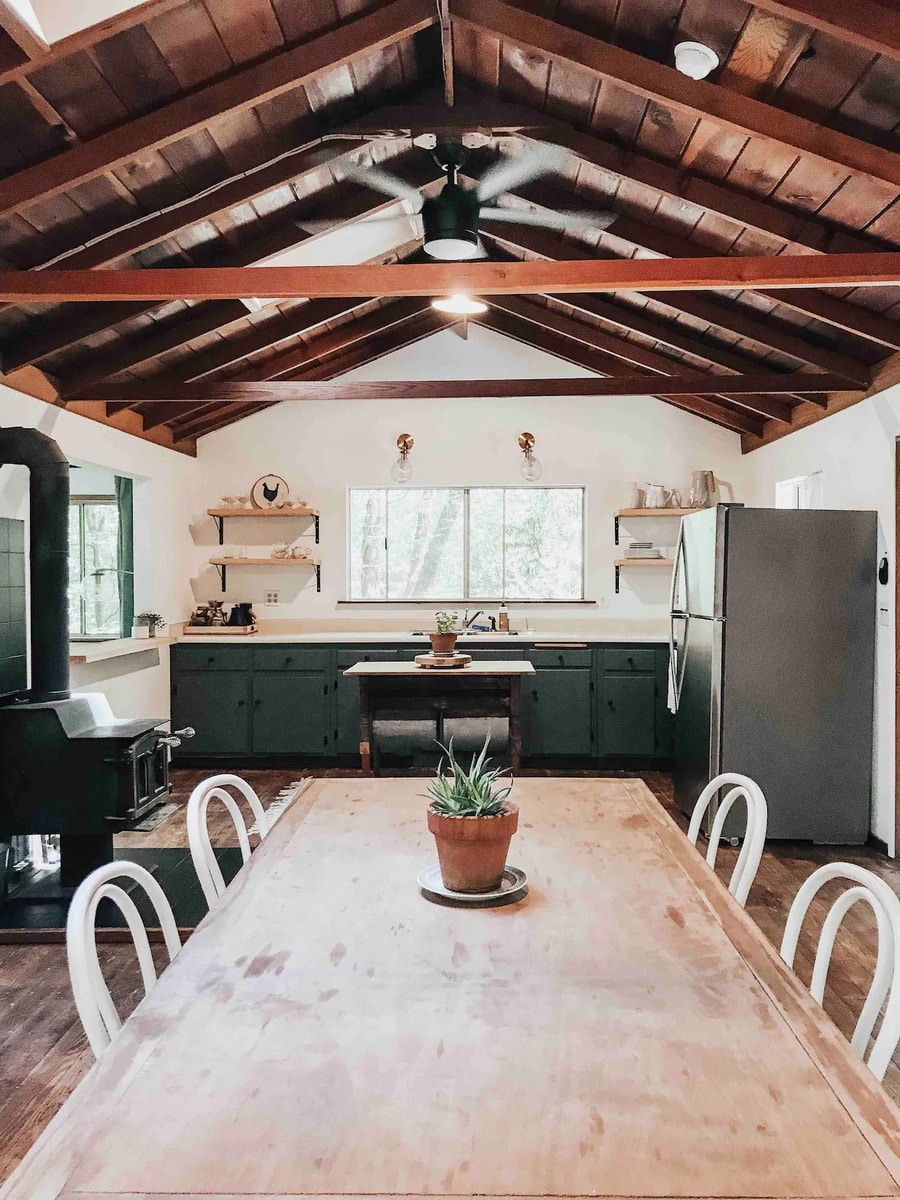 The Cobb Haus Woodland Cabin w/ Bright Interior