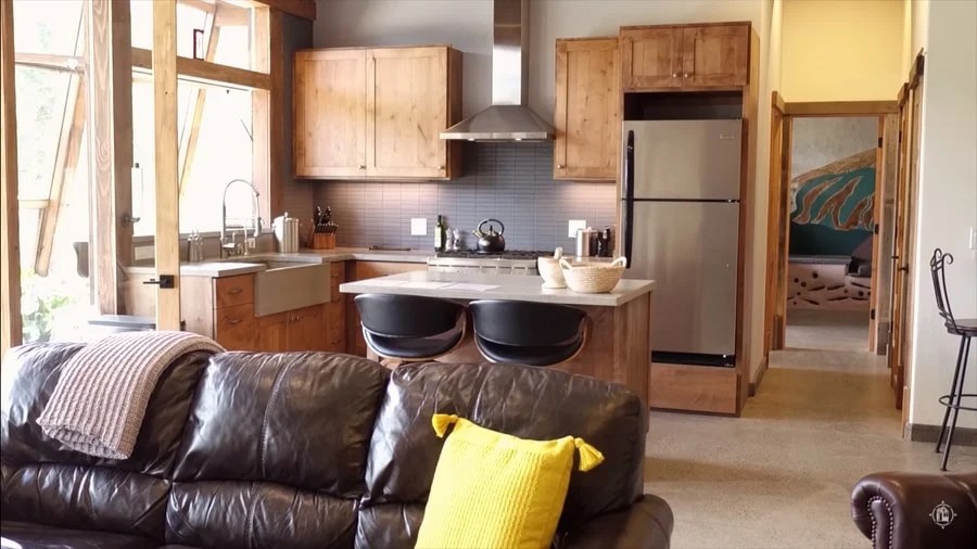 SelfSufficient Earthship Cabin in Montana