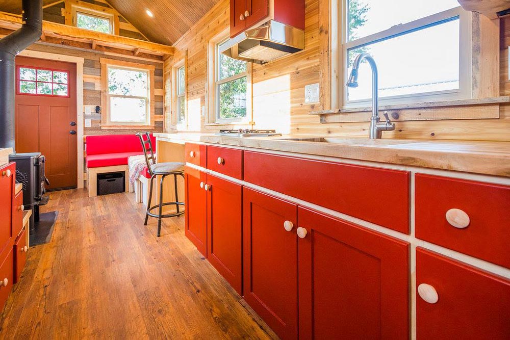 Davis’ OffGrid Tiny House by Mitchcraft Tiny Homes Tiny Living