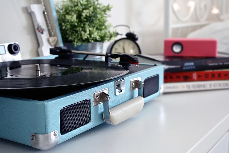 5 Best Vintage Record Player & Turntable Reviews in 2019