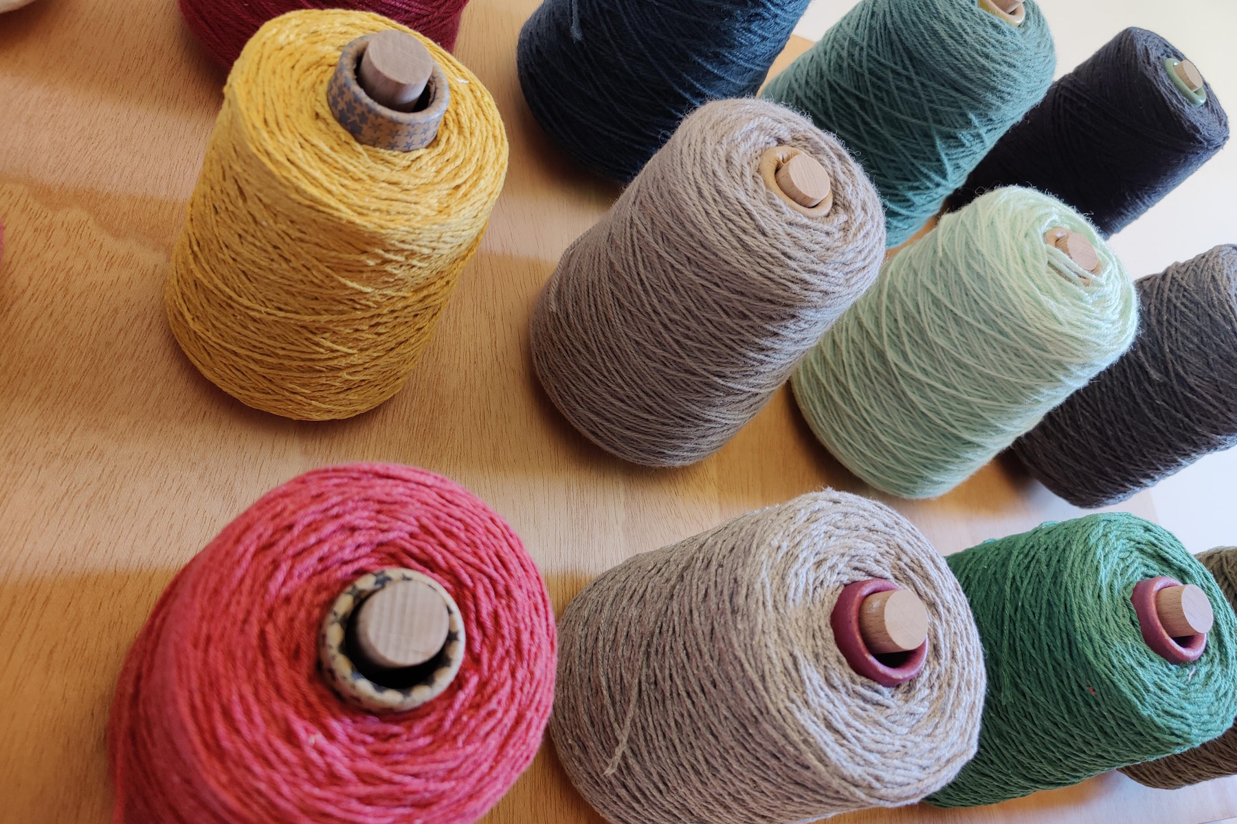 Best yarn for tufting rugs All options explained (2024)