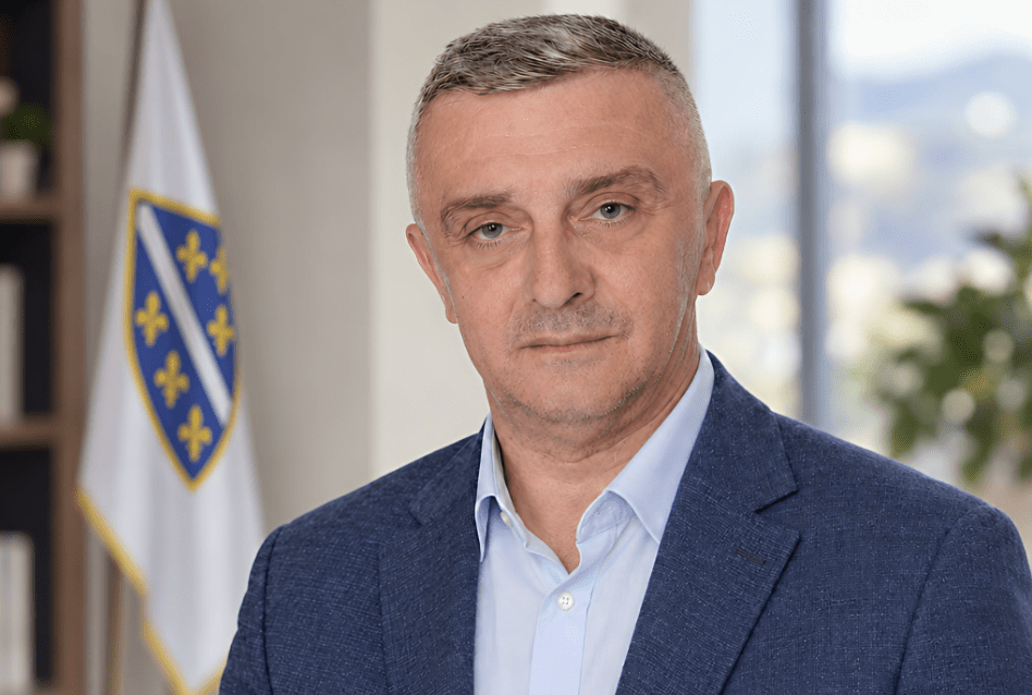 Zoran Blagojević iz Tuzle kandidat SDA za Parlament FBiH: “Politika mora biti predan rad za građane” Zoran Blagojević iz Tuzle kandidat SDA za Parlament FBiH: “Politika mora biti predan rad za građane”