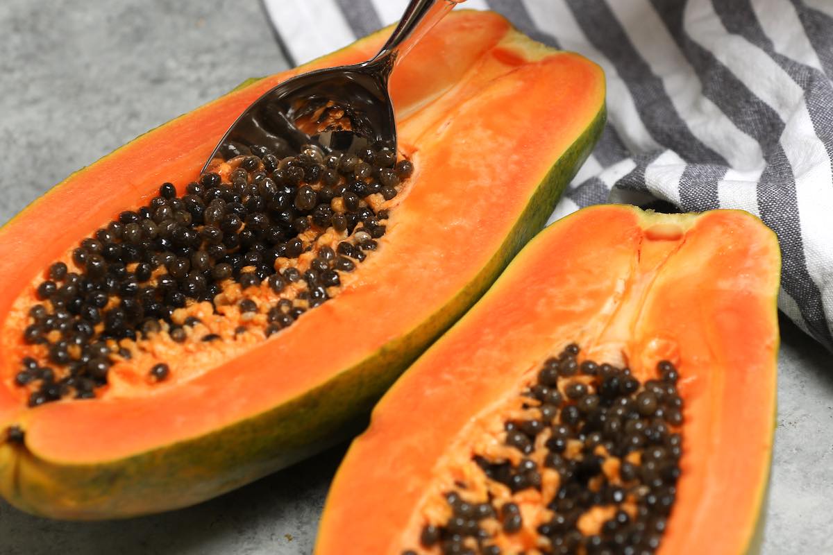 How to Cut and Eat Papaya {+Health Benefits!} TipBuzz