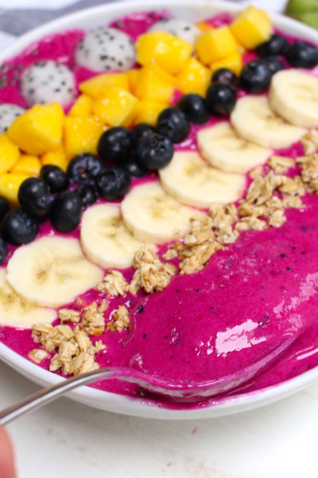 Pitaya Bowl {Dragon Fruit Smoothie Bowl} TipBuzz