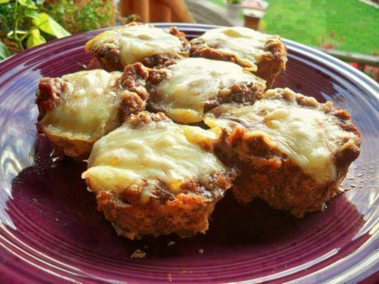 Cheesy Pizza Meatloaf Cups for Dinner