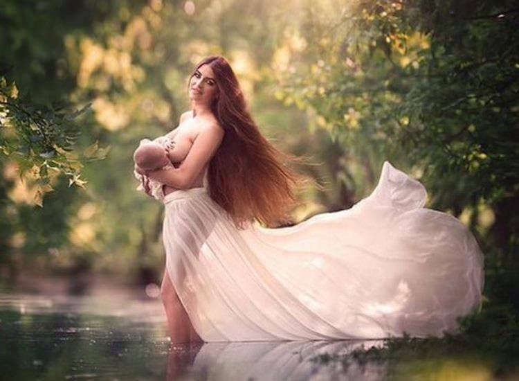 11 Gorgeous Pictures of Moms Breastfeeding | TipHero
