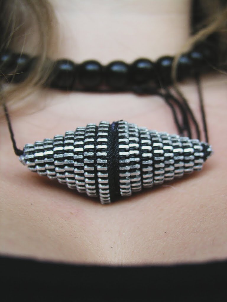 12 Cool DIY Zipper Jewelry Tutorials Tip Junkie
