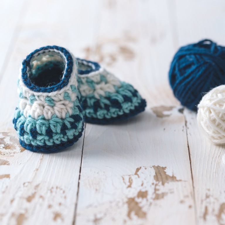 21 DIY Baby Bootie Patterns {sewing, crochet &amp; knit} Tip